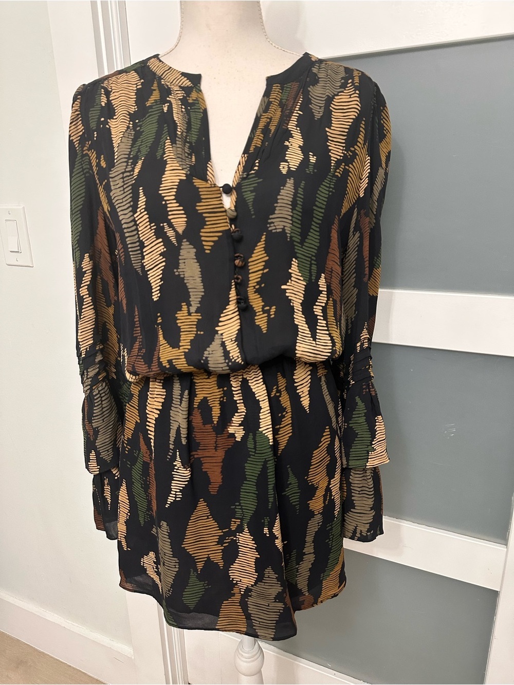 Parker Double Flare Sleeve Camo Silk Mini Dress SZ Medium Boho Luxe Chic READ